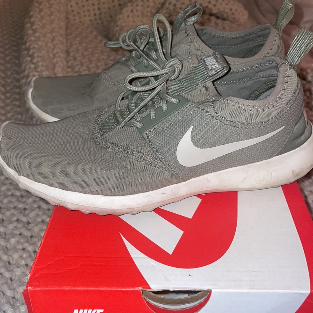 Nike Juvenate Womens Sneakers